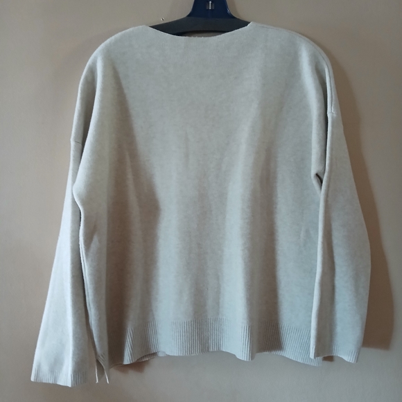 Women's V-neck Sweater - Picture 2 of 2